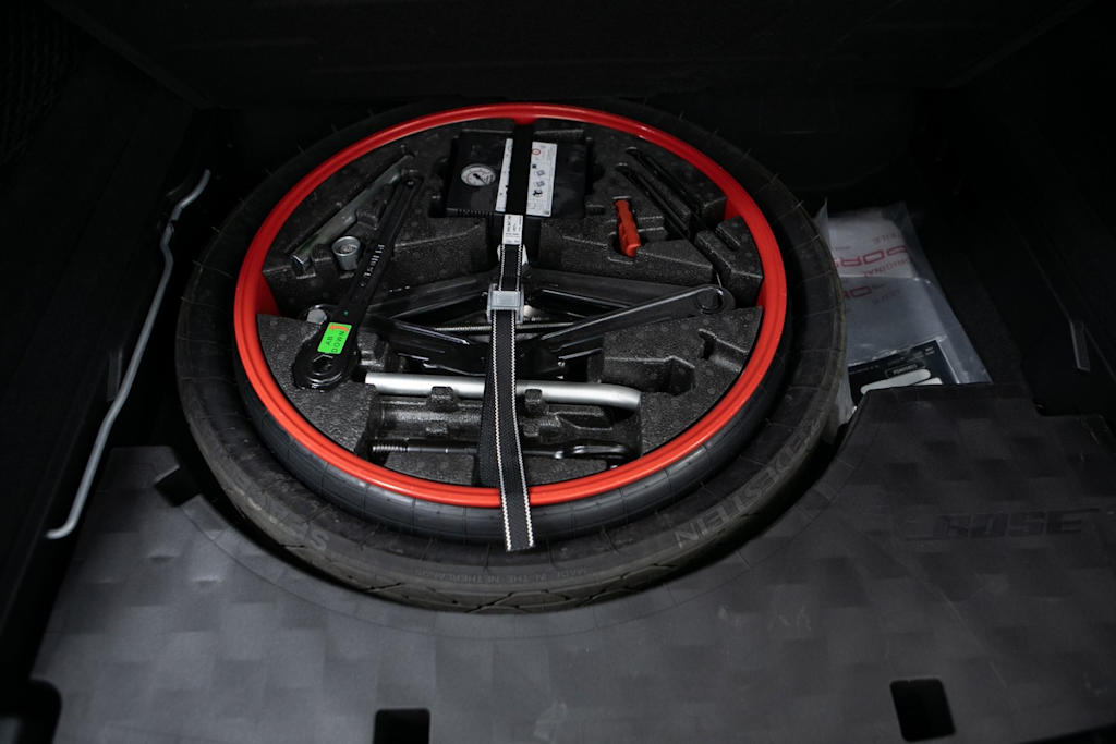 Thumbnail: 2023 Porsche Cayenne - 32