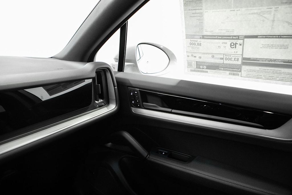 Thumbnail: 2026 Porsche Cayenne - 26