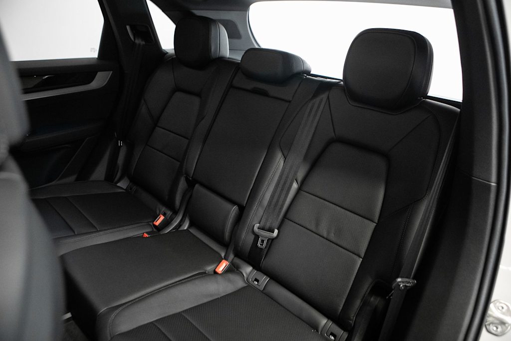 Thumbnail: 2026 Porsche Cayenne - 30