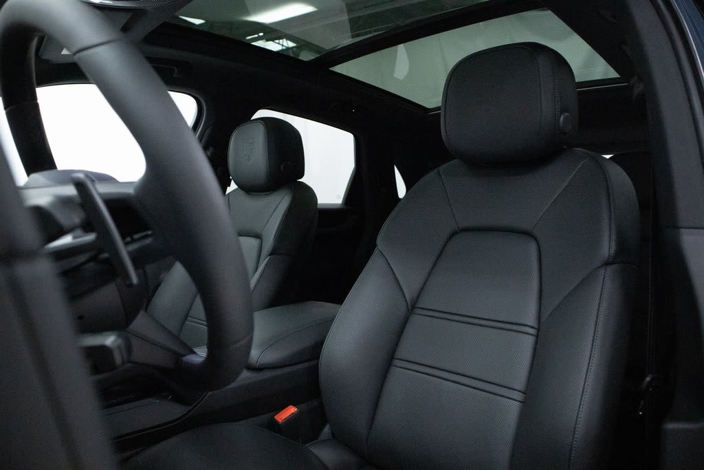 Thumbnail: 2025 Porsche Cayenne - 10