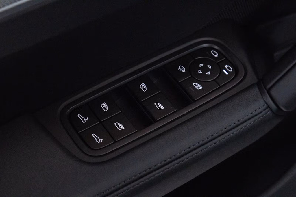 Thumbnail: 2025 Porsche Cayenne - 31