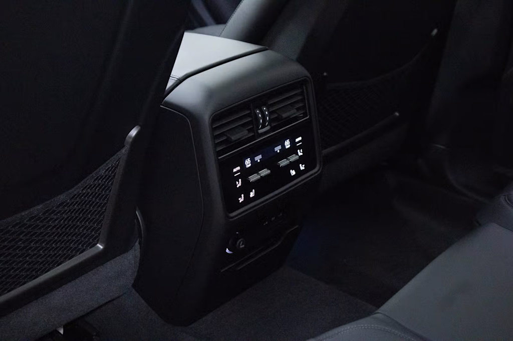 Thumbnail: 2025 Porsche Cayenne - 37