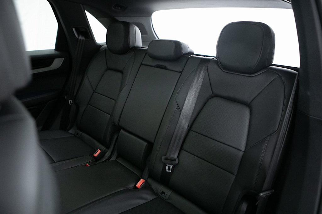 Thumbnail: 2026 Porsche Cayenne - 30