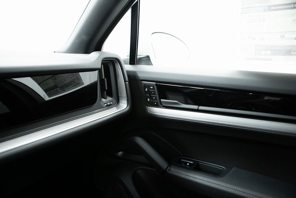 Thumbnail: 2026 Porsche Cayenne - 10