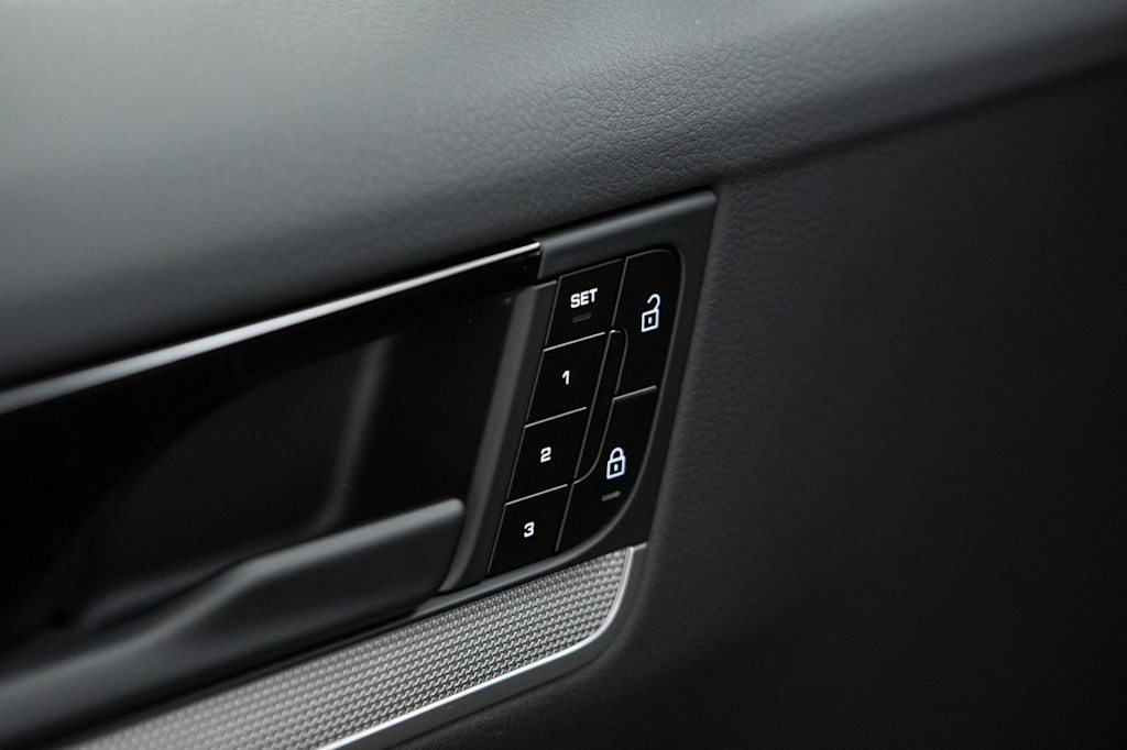 Thumbnail: 2026 Porsche Cayenne - 29