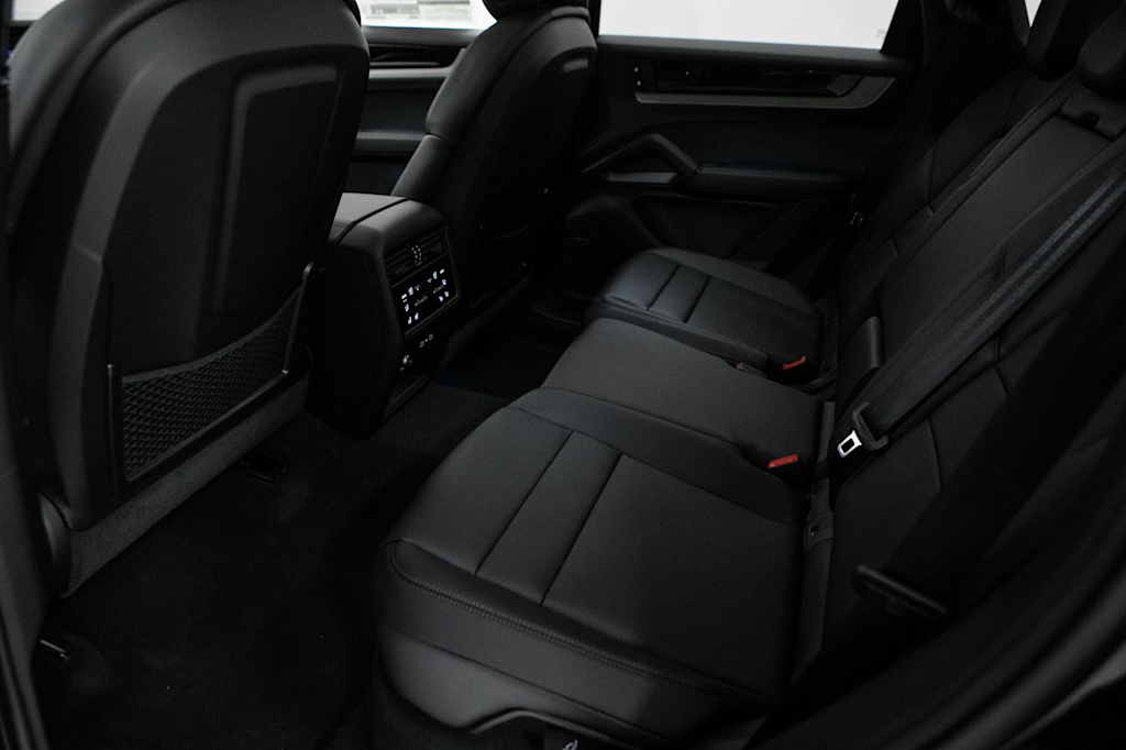 Thumbnail: 2026 Porsche Cayenne - 10