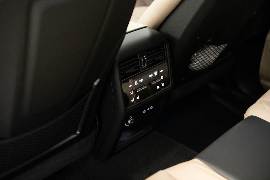 Thumbnail: 2026 Porsche Cayenne - 32
