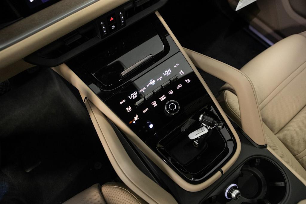 Thumbnail: 2026 Porsche Cayenne - 15