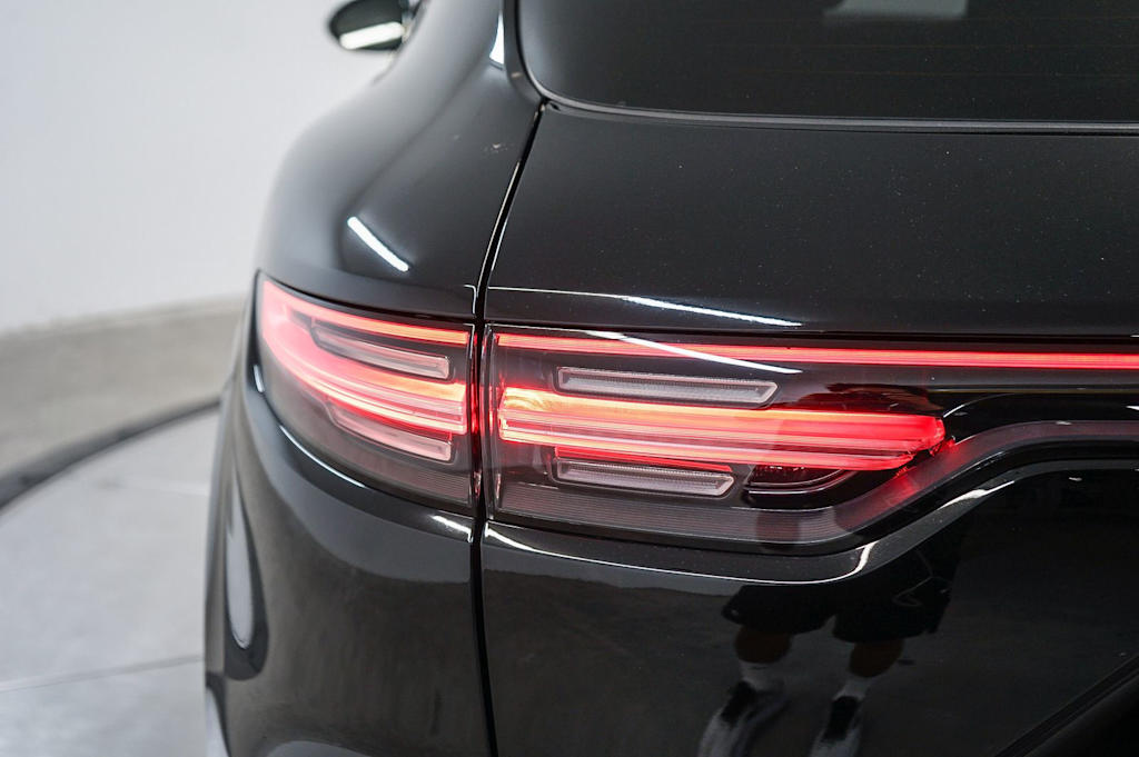 Thumbnail: 2023 Porsche Cayenne - 23