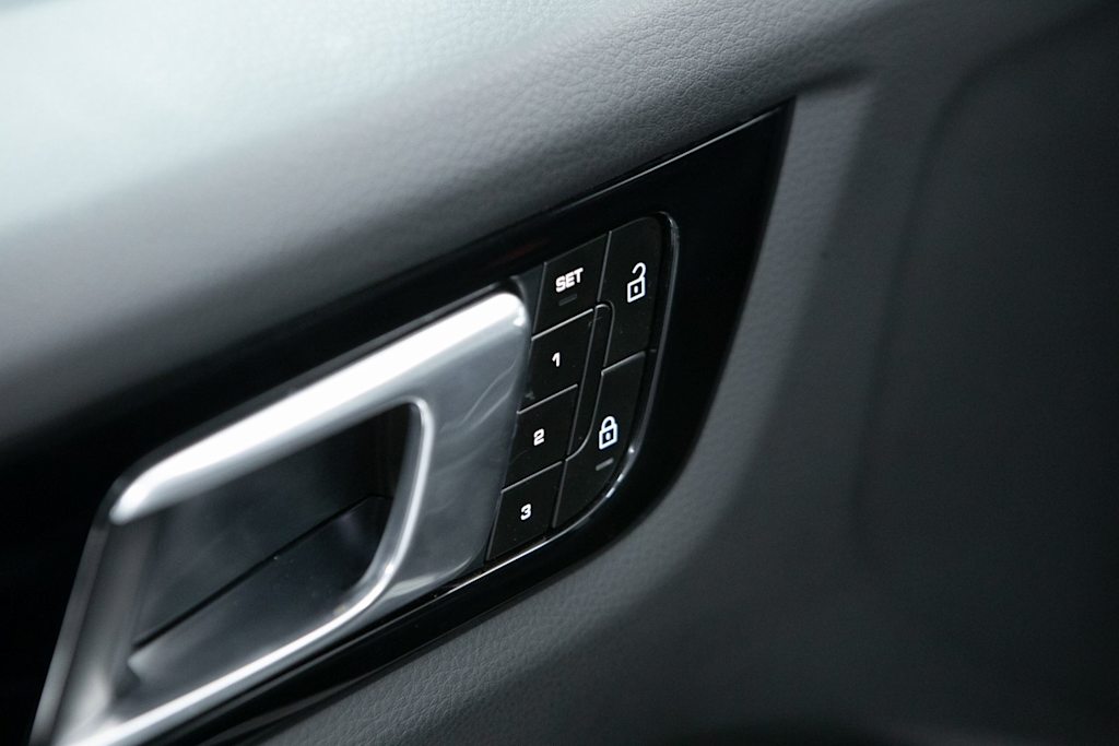 Thumbnail: 2023 Porsche Cayenne - 15