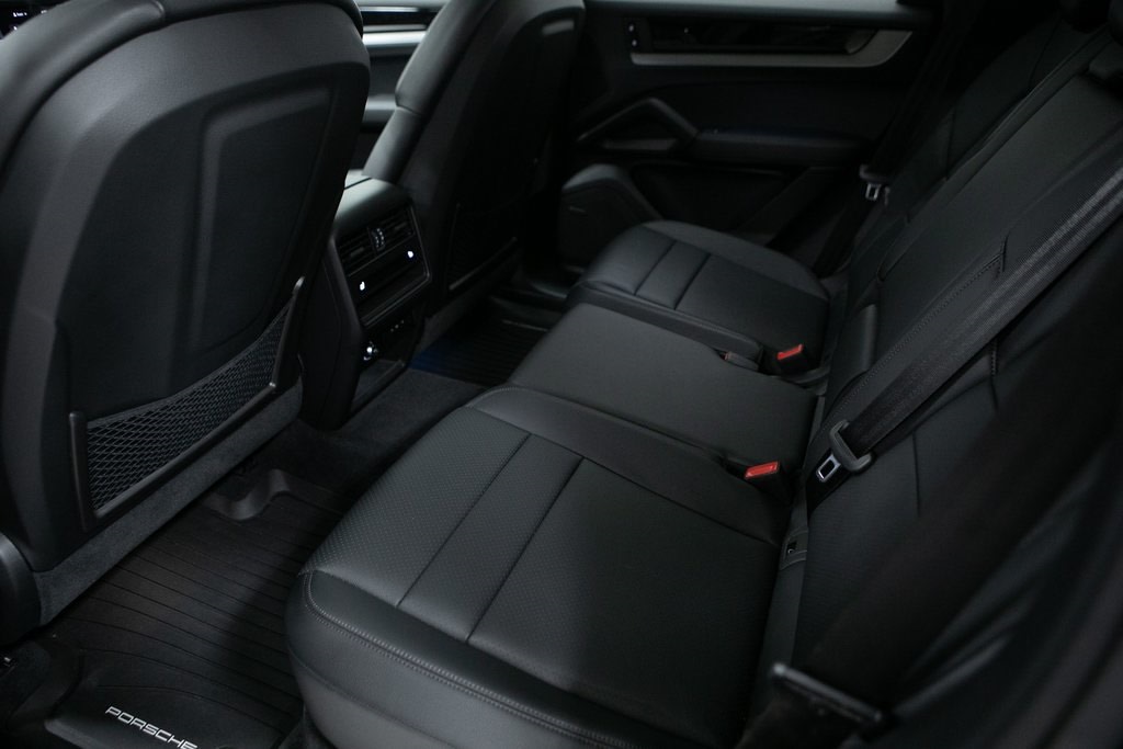 2024 Porsche Cayenne Base 12