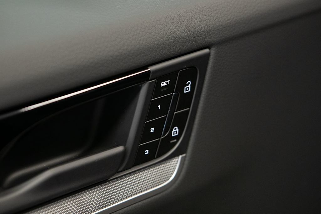 Thumbnail: 2026 Porsche Cayenne - 25
