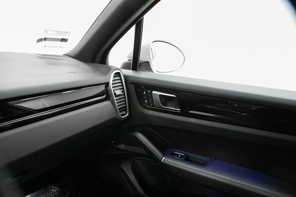 Thumbnail: 2023 Porsche Cayenne - 31
