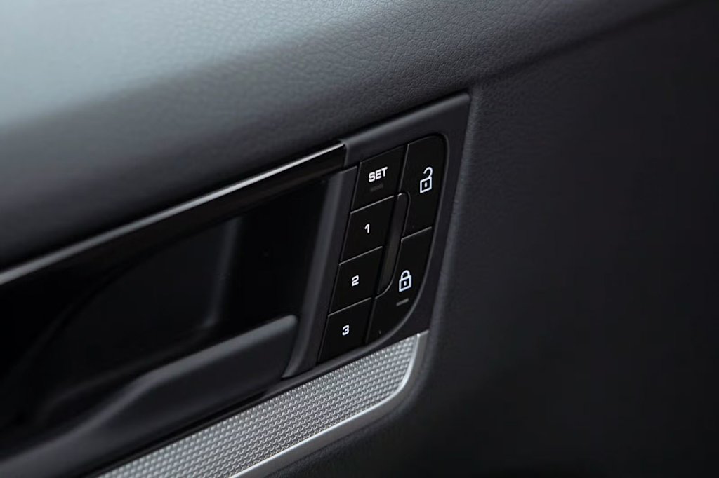Thumbnail: 2026 Porsche Cayenne - 28