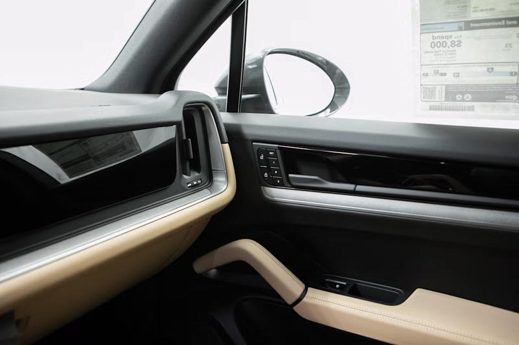 Thumbnail: 2026 Porsche Cayenne - 31