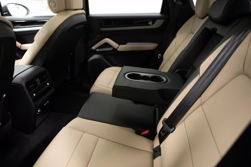 Thumbnail: 2026 Porsche Cayenne - 36