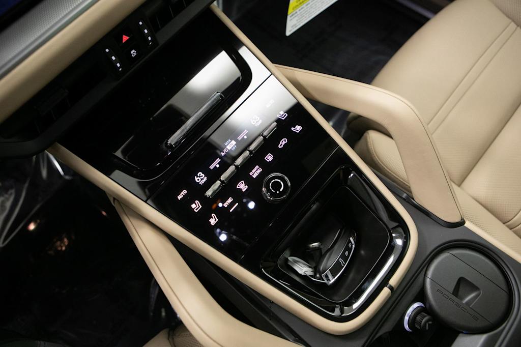 Thumbnail: 2026 Porsche Cayenne - 11