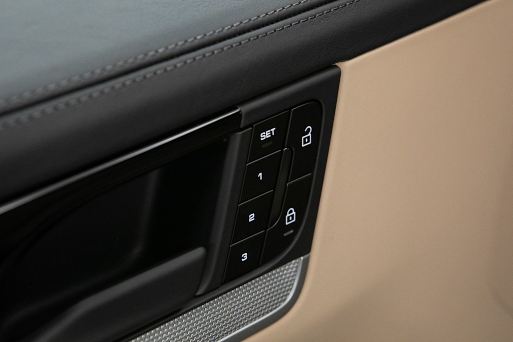 Thumbnail: 2026 Porsche Cayenne - 30