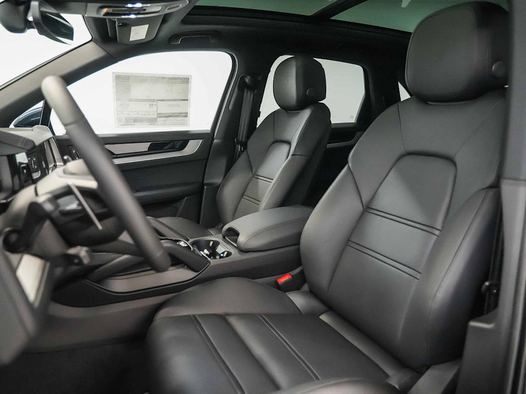Thumbnail: 2026 Porsche Cayenne - 10