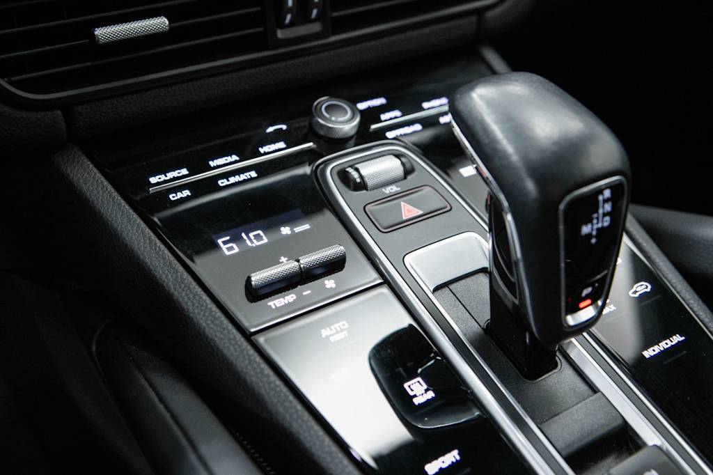 Thumbnail: 2022 Porsche Cayenne - 30