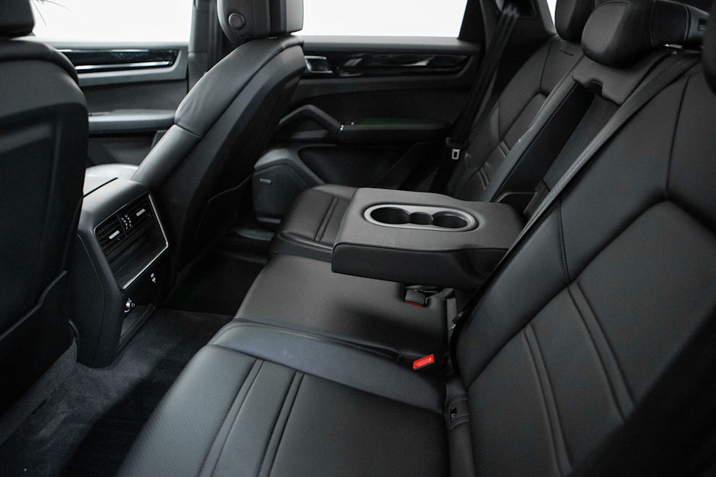Thumbnail: 2022 Porsche Cayenne - 36