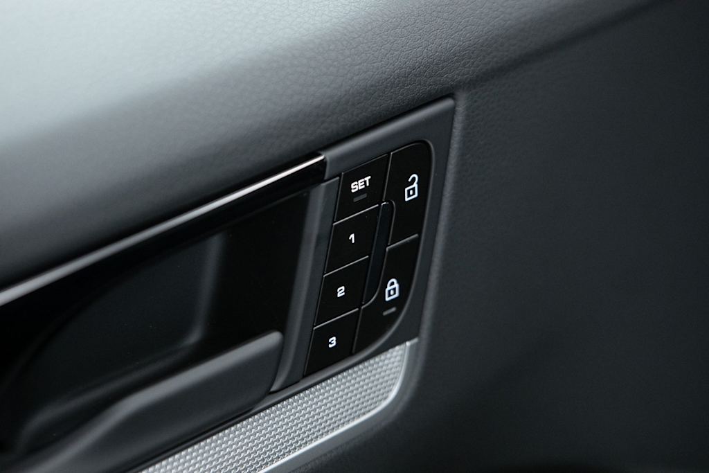 Thumbnail: 2026 Porsche Cayenne - 15