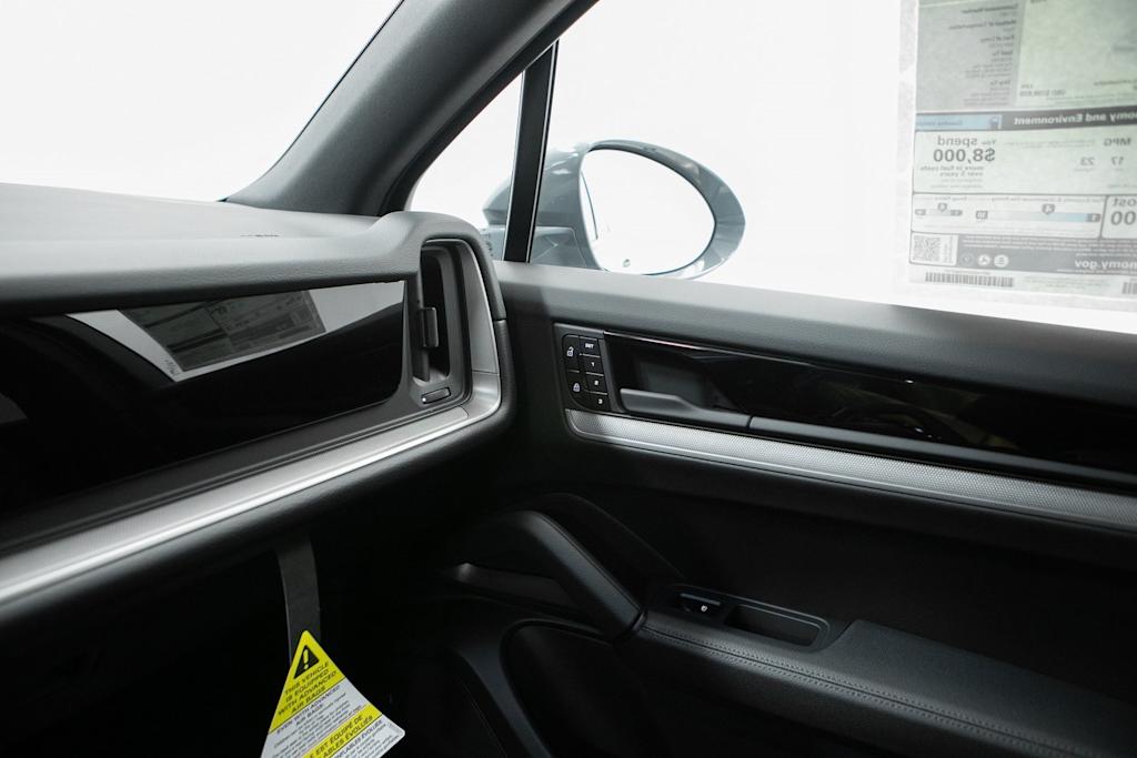 Thumbnail: 2026 Porsche Cayenne - 24