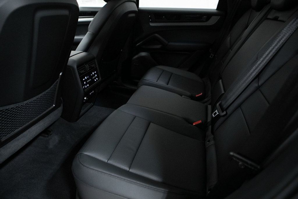 Thumbnail: 2026 Porsche Cayenne - 10