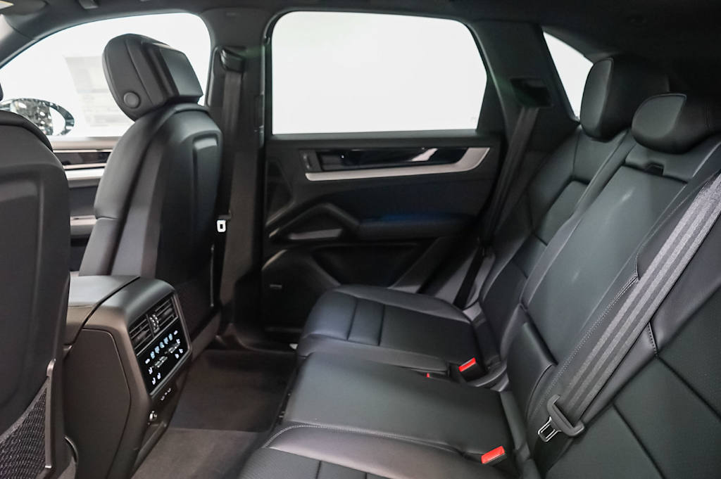 Thumbnail: 2026 Porsche Cayenne - 13