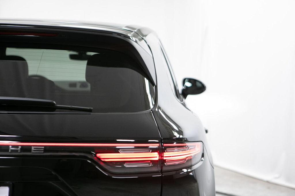 Thumbnail: 2023 Porsche Cayenne - 25