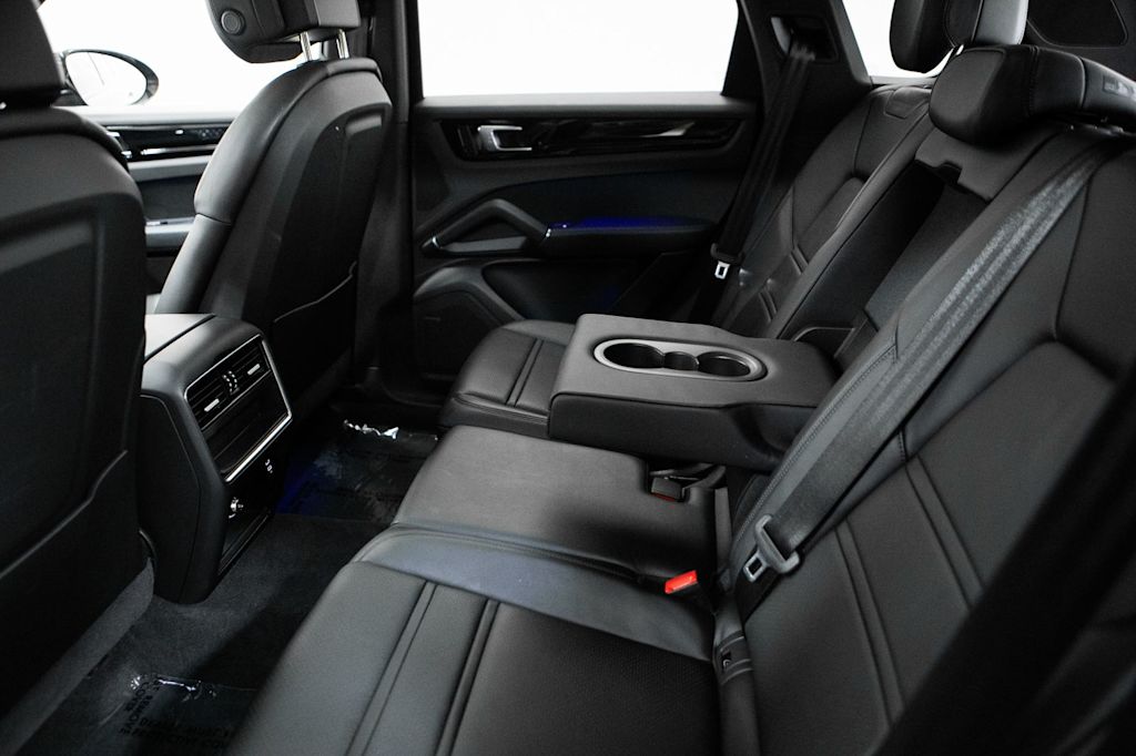 Thumbnail: 2023 Porsche Cayenne - 36