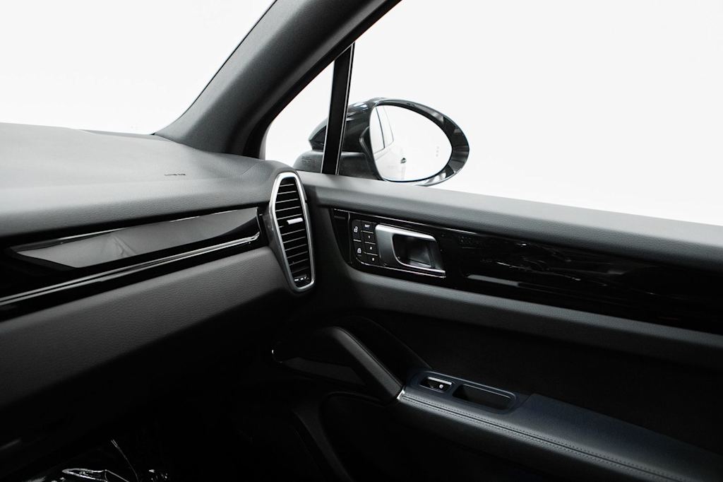 Thumbnail: 2023 Porsche Cayenne - 32