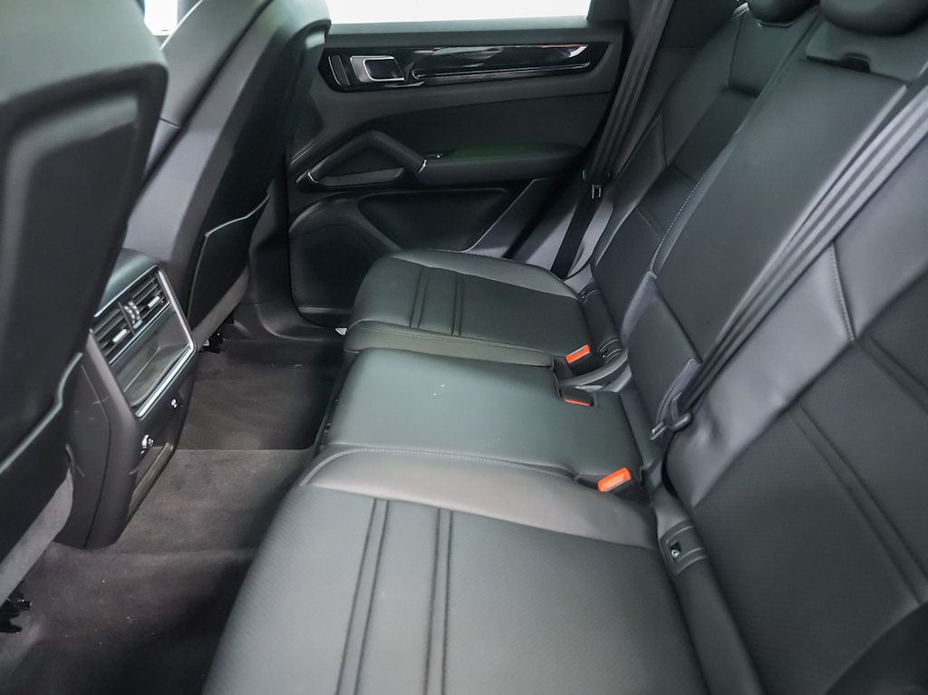 Thumbnail: 2023 Porsche Cayenne - 11