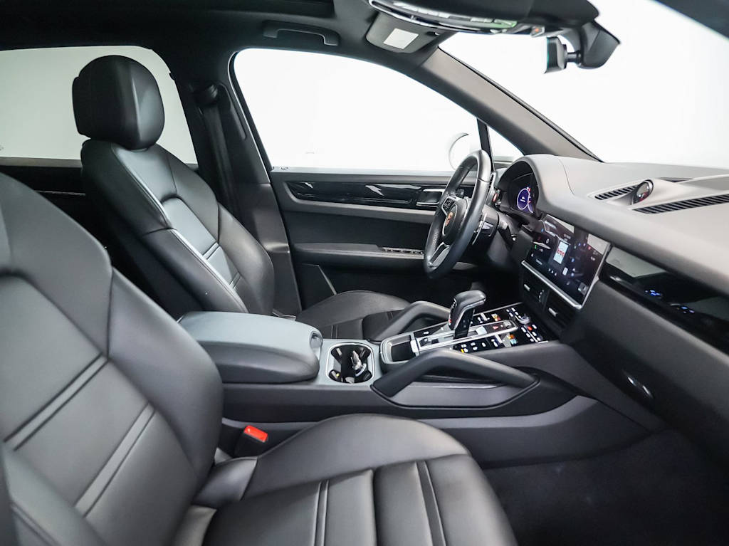 Thumbnail: 2023 Porsche Cayenne - 10