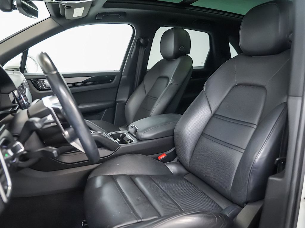 Thumbnail: 2023 Porsche Cayenne - 9