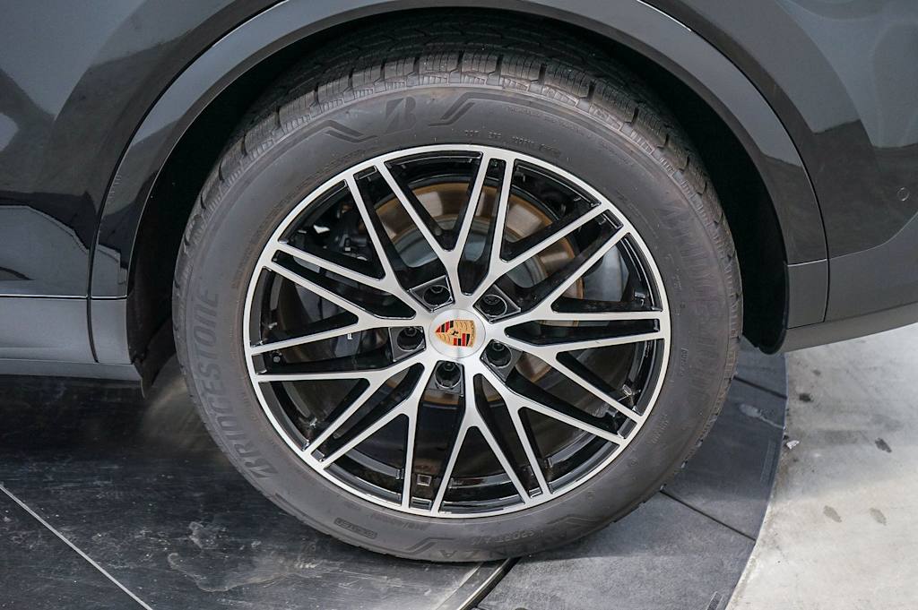 Thumbnail: 2026 Porsche Cayenne - 8