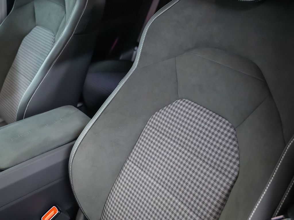 Thumbnail: 2026 Porsche Cayenne - 30