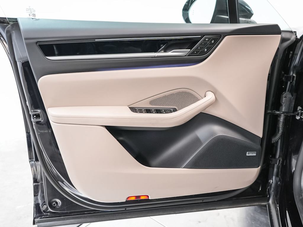 Thumbnail: 2026 Porsche Macan - 28