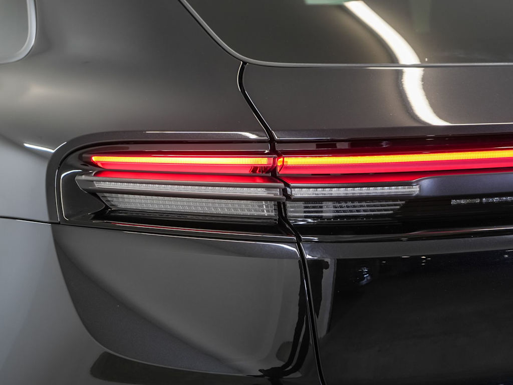 Thumbnail: 2026 Porsche Macan - 21