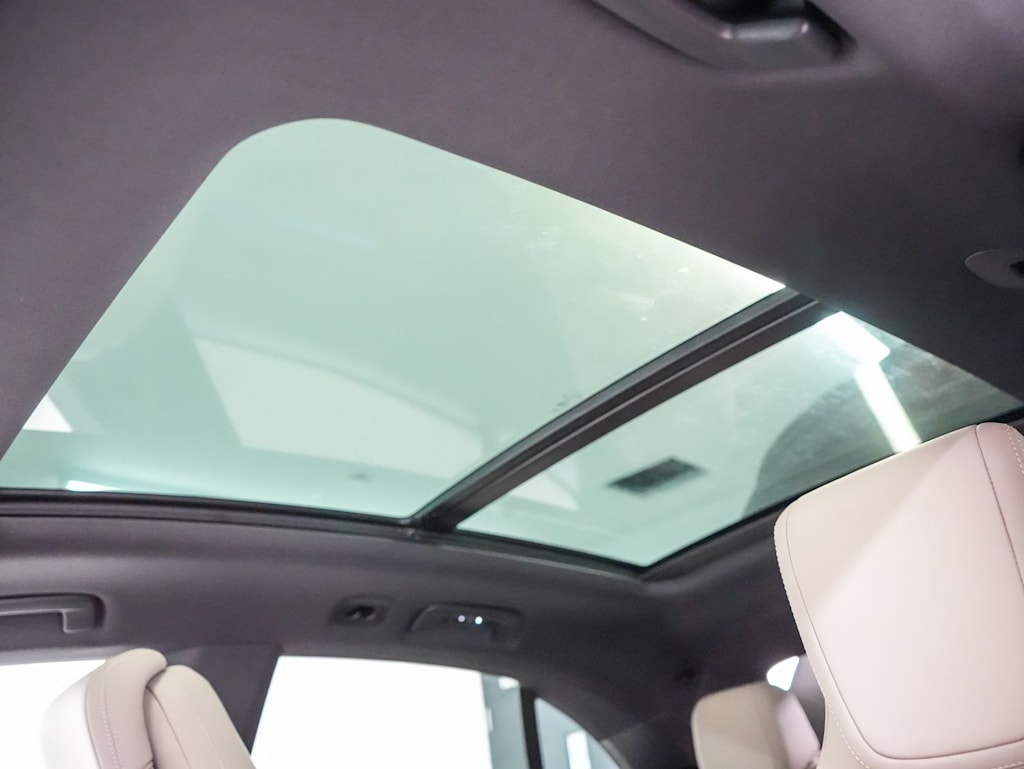 Thumbnail: 2026 Porsche Macan - 33