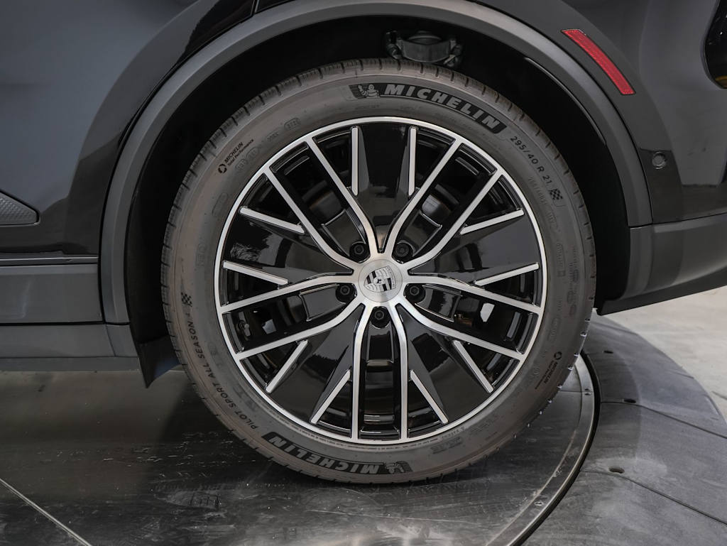 Thumbnail: 2026 Porsche Macan - 7