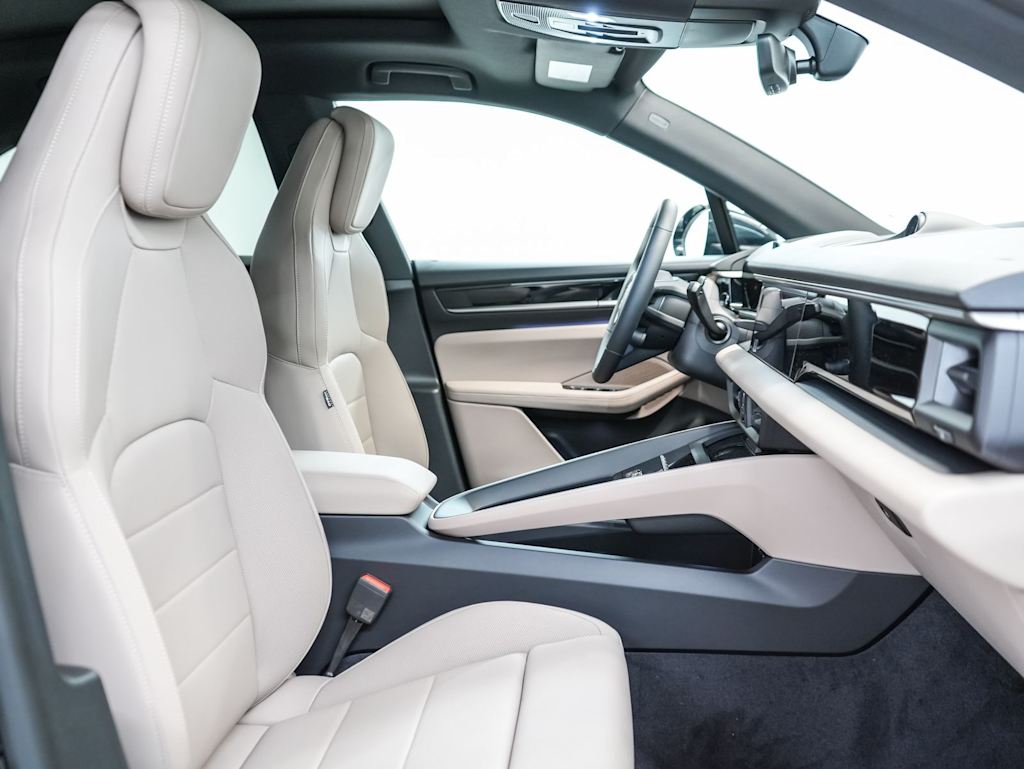 Thumbnail: 2026 Porsche Macan - 10