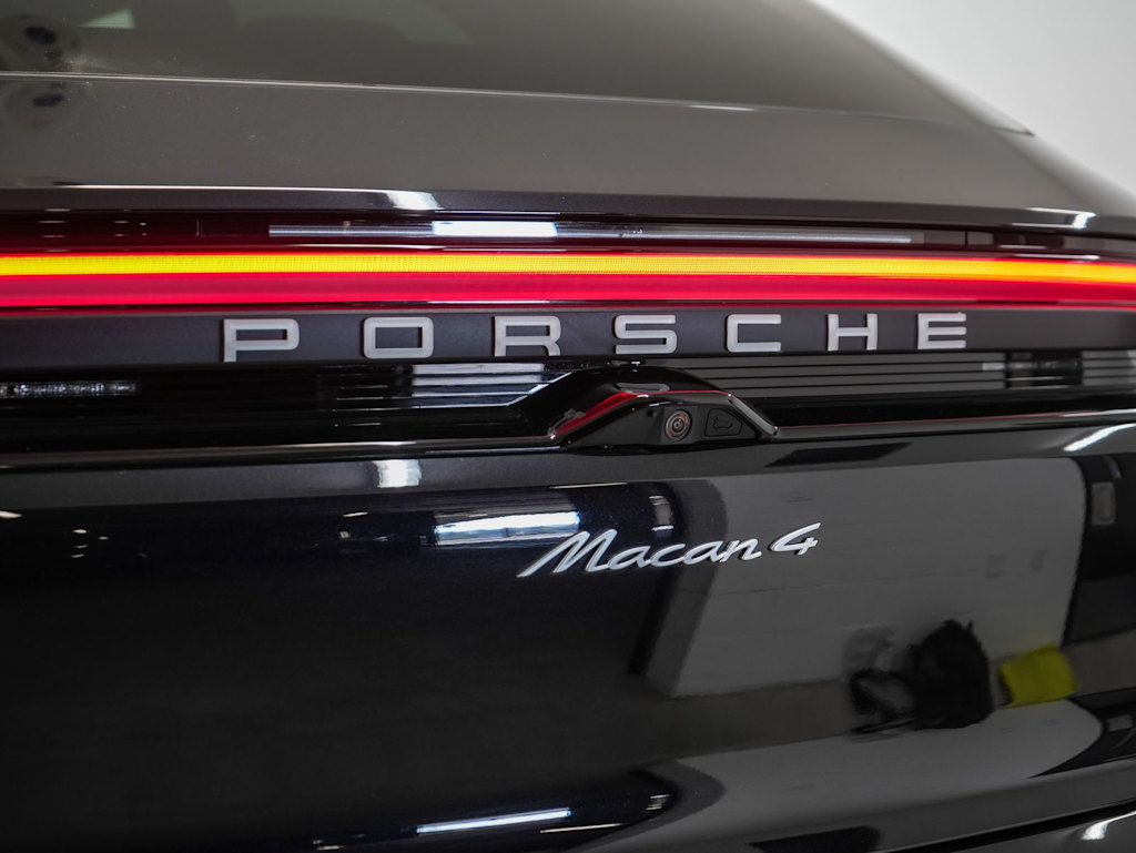 Thumbnail: 2026 Porsche Macan - 6