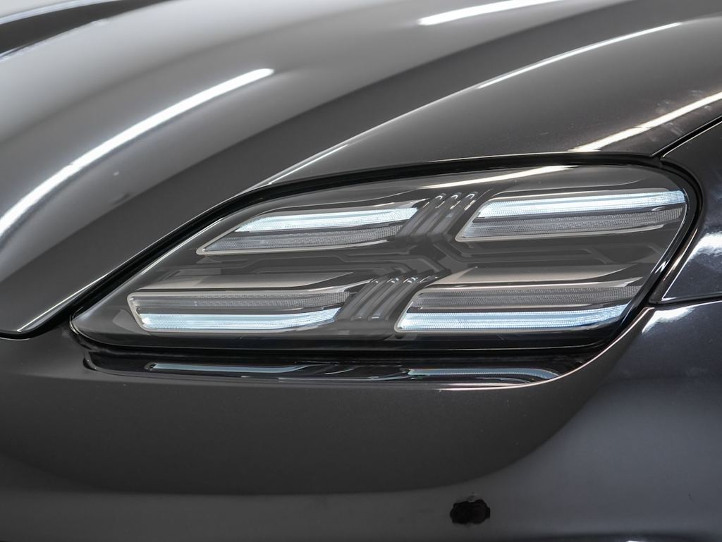 Thumbnail: 2026 Porsche Macan - 23