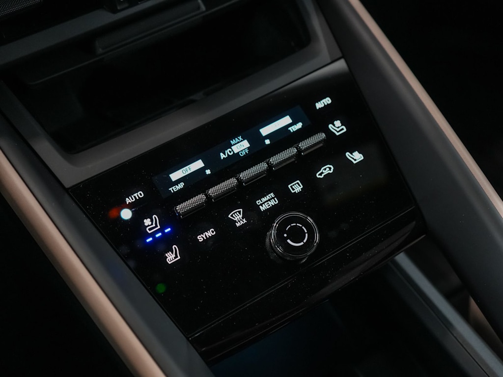 Thumbnail: 2026 Porsche Macan - 30