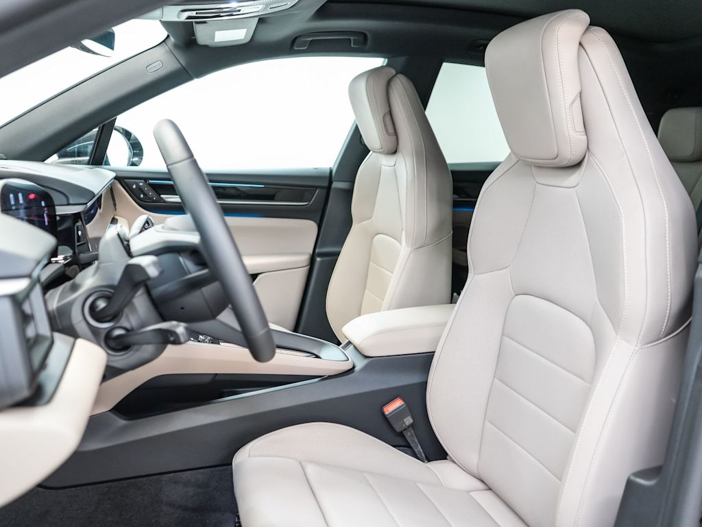 Thumbnail: 2026 Porsche Macan - 9