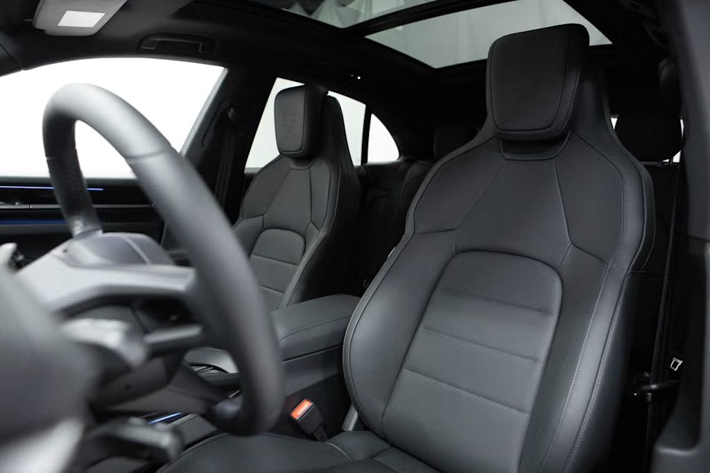 Thumbnail: 2025 Porsche Macan - 7