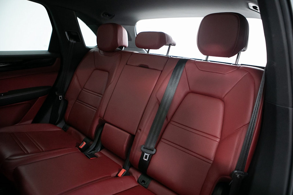 Thumbnail: 2022 Porsche Cayenne - 25