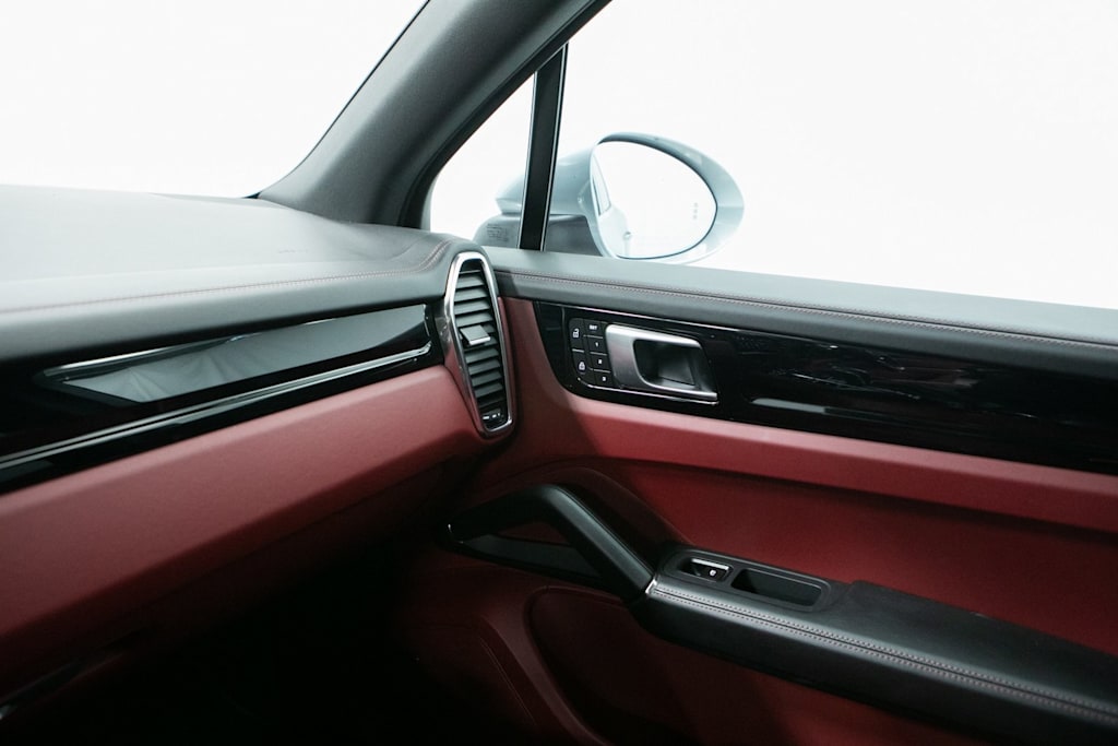 Thumbnail: 2022 Porsche Cayenne - 21