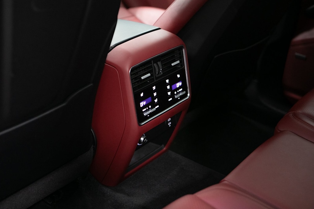 Thumbnail: 2022 Porsche Cayenne - 23